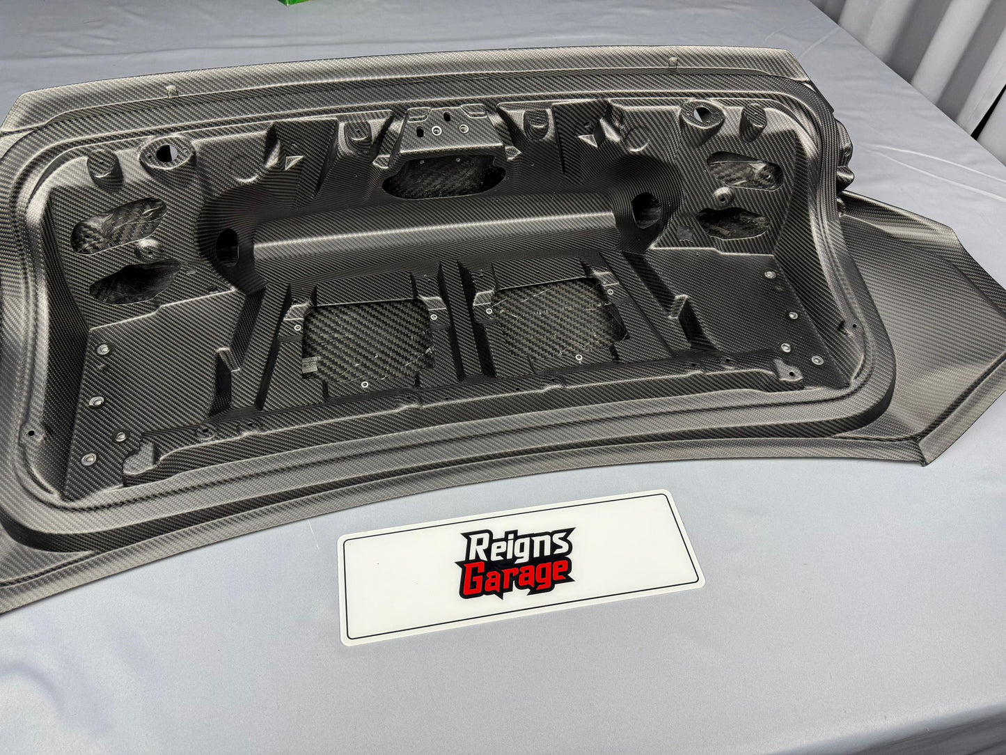 Dry Carbon F92/F93 CSL Trunk